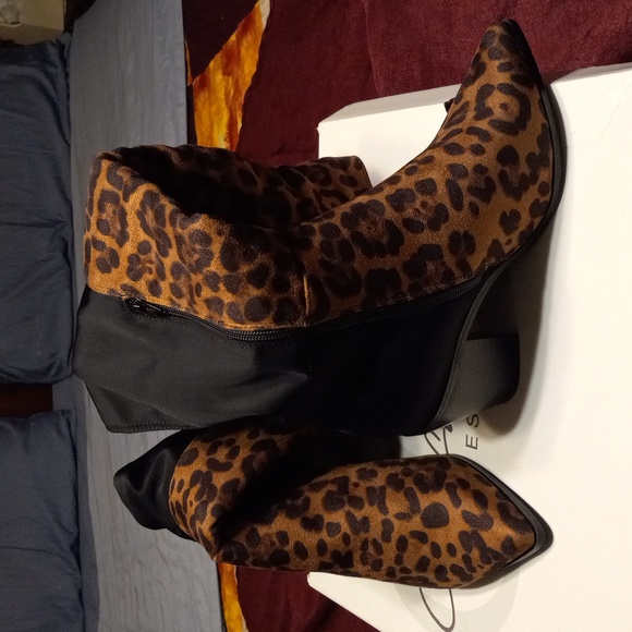Leopard Print Knee-High Boots - Picture 4 of 5